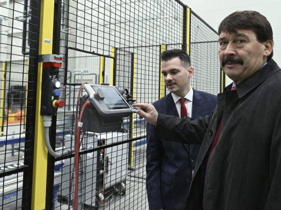 Áder Jánosék befektetését maga alá temeti az üllői lárvagyár   