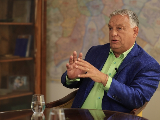 Orbán Viktor megmutatta az új főhadiszállását – Igazi kincsek vannak a villában, amit egy szőnyeggyáros épített – videó