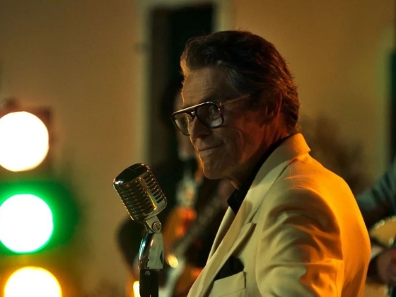 Willem Dafoe egy fergeteges tánccal igyekszik ellopni a lánya születésnapját