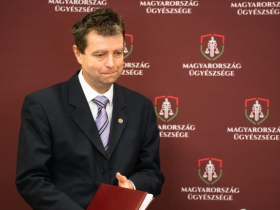 A volt főügyész arról írt a lemondásában, hogy politikailag érzékeny nyomozásokat befolyásoltak a Legfőbb Ügyészségen