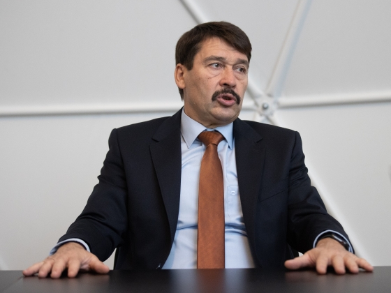 Felszámolás alá került Áder Jánosék üllői lárvagyára – 10 milliárdot bukhatnak az üzleten