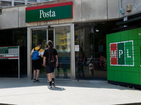 Türelmet kér a Magyar Posta, miután hetek óta súlyos késésekkel működik a csomagküldési szolgáltatása