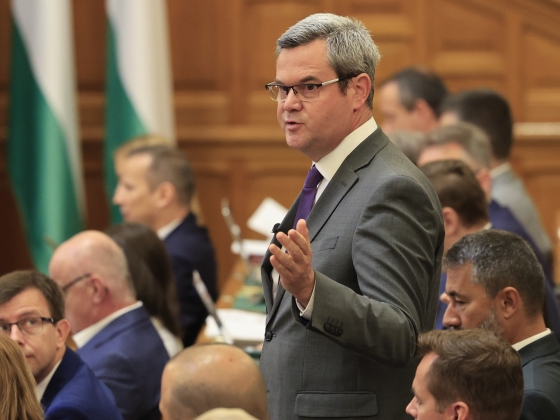 Rágalmazás és káromkodás: Milliós pénzbírságot és megrovást kapott Takács Péter volt fideszes államtitkár