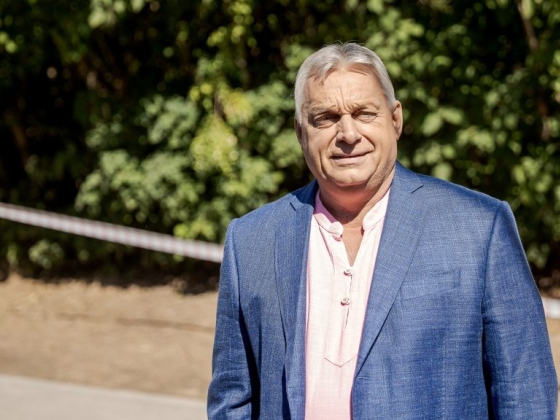 Kétmilliárd forint ment el két év alatt Orbán külföldi útjaira, amelyek során a VIP-várókat sem vetették meg