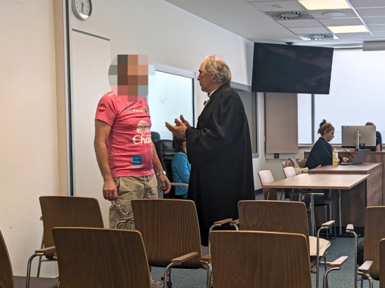Félbeszakadt egyetlen perc után a korrupciós óriásper tárgyalása, a fővádlott így már nem tesz vallomást