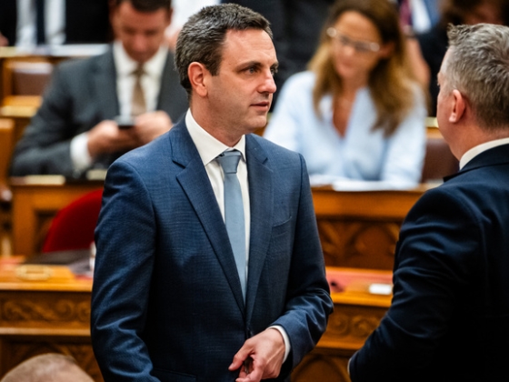 Melléthei-Barna Mártonra hivatkozva csaltak ki jelentős összegeket, megtették a szükséges lépéseket