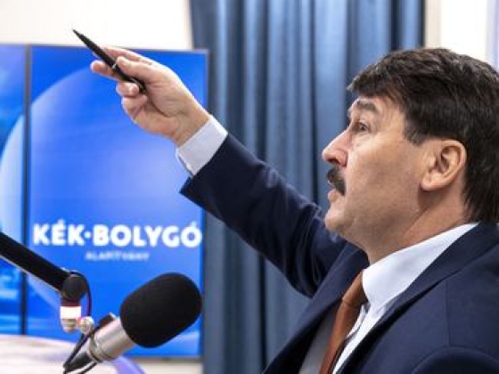 Maga alá gyűri Áder Jánosék befektetését az üllői lárvagyár, milliárdokkal tartoznak