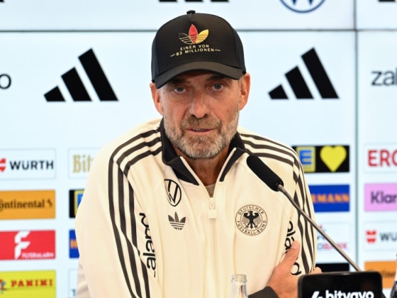 „Elég szánalmas, hogy valaki ezen nyerészkedik” – Klopp beszólt az újságíróknak