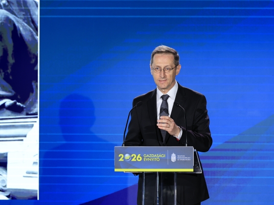 Újabb bizonyítékokat adott át Varga Mihály az MNB-üggyel kapcsolatban