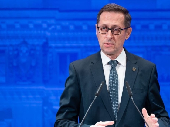 Varga Mihály megküldte a dokumentumokat, lesz mit olvasnia Magyar Péternek