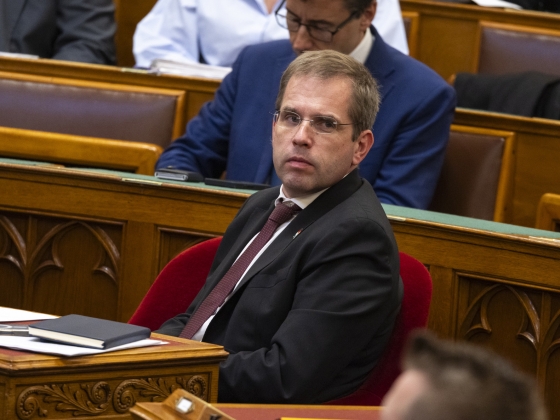 Költségvetési csalás és hűtlen kezelés gyanújával feljelentést tett a Miniszterelnökség a Mesterséges Intelligencia Kutató Központ 300 milliós támogatása miatt