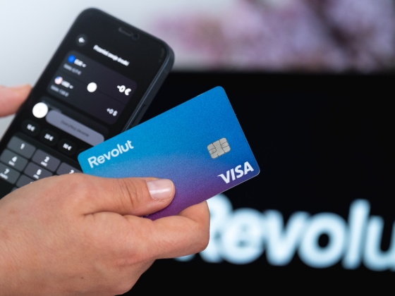 Nagy dobásra készül a Revolut, két tőzsdére is bevezethetik a részvényeit