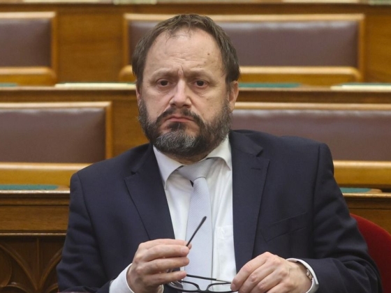 Kármán András kiadta az utasítást: elkezdik az átalakítást, amivel megköti  saját kezét