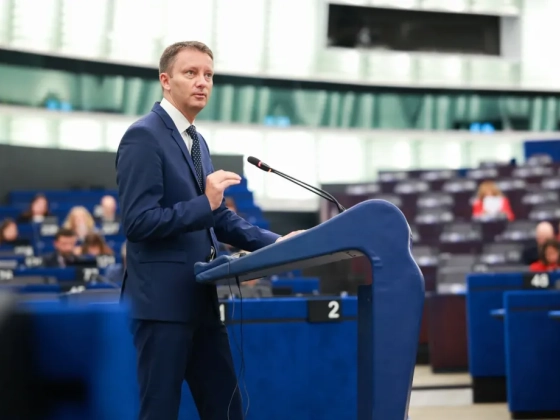 Harmadszor is kormányfőt jelölt a román államfő, de elismerte, hogy nincs mögötte parlamenti többség