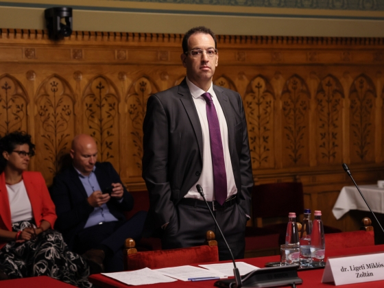 Nyomoz a rendőrség a letelepedési kötvények miatt, miután a Transparency hűtlen kezelés gyanújával feljelentést tett