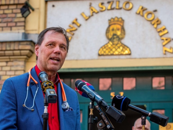 Szlávik János: Nem volt szerencsés rossz minőségű lélegeteztetőgépeket venni nagy mennyiségben, újonnan alapított cégektől