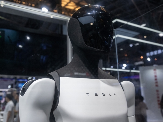 Nagy dobásra készül a Tesla, megindultak a robotrészvények