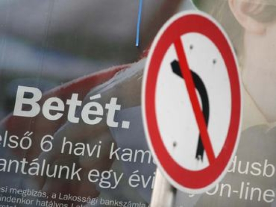 Százmilliárdokat tolunk a lakossági betétekbe: kiderült, hogy kerekedett ekkorára az összeg