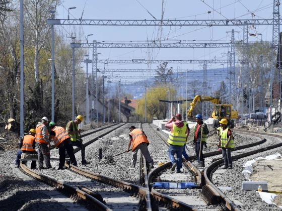 Végleg eltűnik több retro vasútállomás a Balaton partjáról