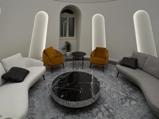 Milliárdokat költöttek Rogán Antal szivarszobás minisztériumának luxusbútoraira és más extráira: itt vannak a részletek