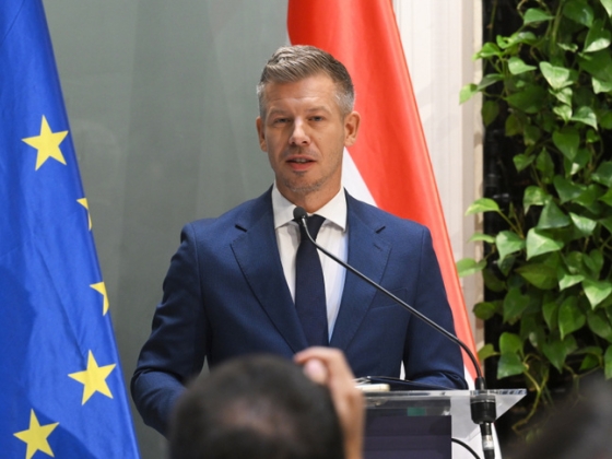 Magyar Péter üzent Mészáros Lőrincnek és Szíjj Lászlónak