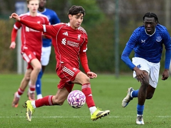Nincs megállás a Liverpoolnál: profi szerződés a magyar szupertehetségnek