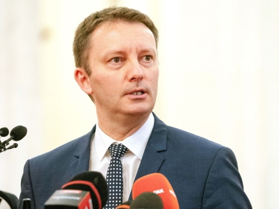 Fenyeget a Fitch: komoly bajban van szomszédunk, bóvliba vághatják Romániát – csak így kerülhetik el a bajt