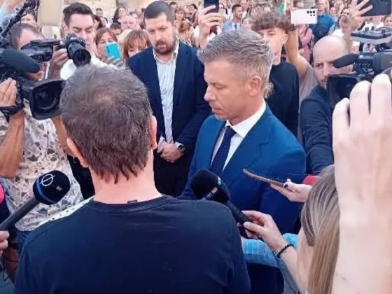 Tüntettek a szocális ágazatban dolgozók, Magyar Péter váratlan beismerést tett