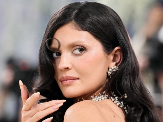 Újabb áldozat a kapitalizmus vágóhídján: Kylie Jenner kezéhez vér tapad, de nem bánja