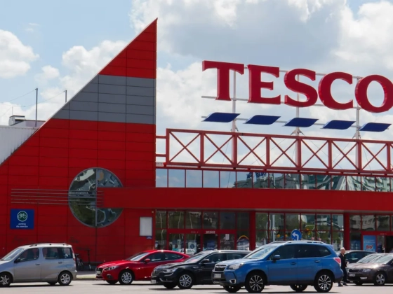 Vásárlók szeme láttára történt a tragédia a Tesco parkolójában, egy nő életét vesztette