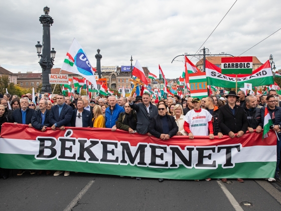Zavar a menetelők között: a CÖF idő előttinek tartja az október 23-ai Békemenetet