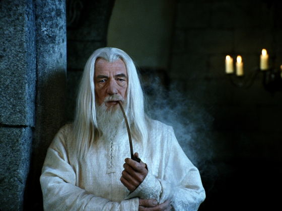 Egy napot sem öregedett! Így néz ki Gandalf az új A gyűrűk ura-filmben – videó