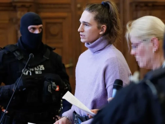 A hónap végén hirdetnek ítéletet a budapesti antifatámadások ügyében: Maja T. ismét a bíróság elé állt