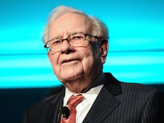 Utódlás: Warren Buffett 96 évesen végleg nyugdíjba vonul, lemond cége elnöki posztjáról