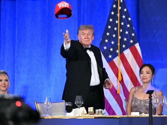 Donald Trump aláírta a törvényt, amellyel száz százalékos vámot vethet ki az orosz olaj legnagyobb vásárlóira