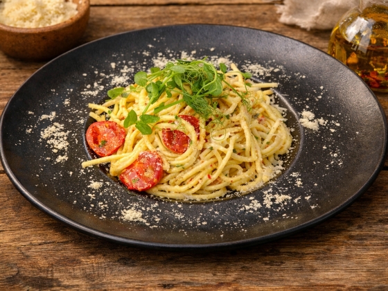 A nyár mediterrán ízei a tányéron: fokhagymás, csilis spagetti