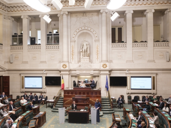 Tizenhárom órára a parlament mosdójában rekedt egy képviselő, kórházba vitték