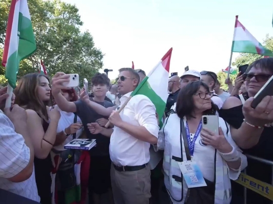 A következő Békemenetet a Tisza tartja? - Magyar Pétert úgy fogadták, mint egy rocksztárt Pécsett is, ott jutott eszébe ez - videó