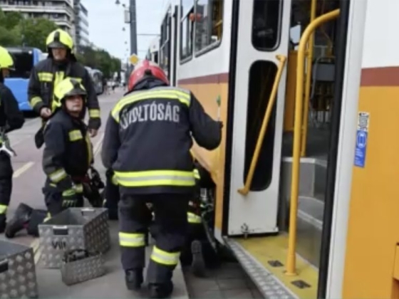 Meghalt a kisfiú, akit augusztusban villamos gázolt el a Batthyány téren