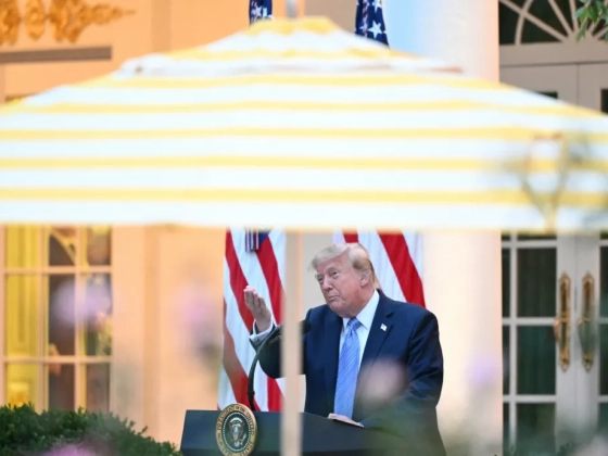 Kitiltották a CNN, az MS NOW és a Politico újságíróit a Fehér Házból