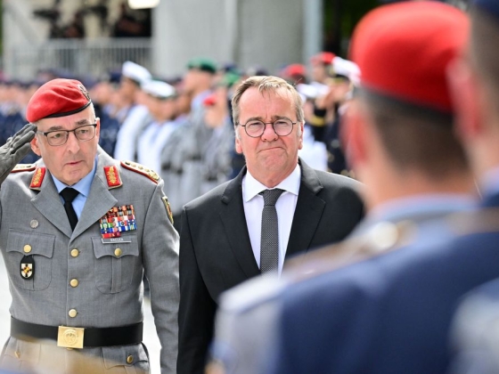 Németország fegyverkezik és egyre feljebb tör a NATO-ban – kulcspozíciót szerzett egy német tábornok