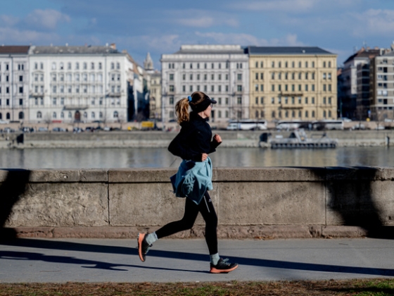 Napos idővel indul a vasárnap, de estére csapadékos fordulat jön