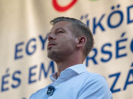Sűrűsödnek az incidensek Magyar Péter körül: két nap alatt kétszer került konfliktusba - leöntötték Szekszárdon a miniszterelnököt