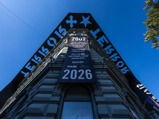 A HírTV élőben közvetíti a Terror Háza miatt szervezett tüntetést