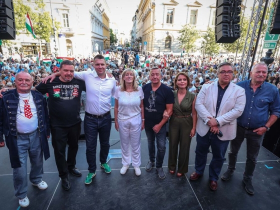 Schmidt Mária: Mi nem félünk és nem is hagyjuk magunkat megfélemlíteni, mert tudjuk, hogy ahol a hősöket nem felejtik, mindig lesznek újak! + videó