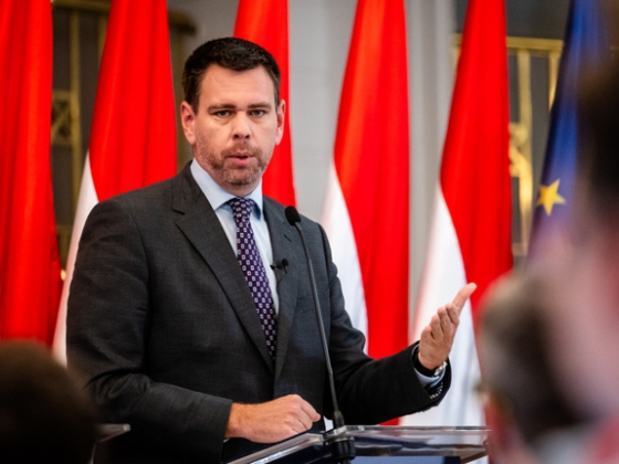 Vitézy Dávid: Ötezer milliárdos pluszköltséget okozott az autópálya-koncesszióban a háborús kompenzáció