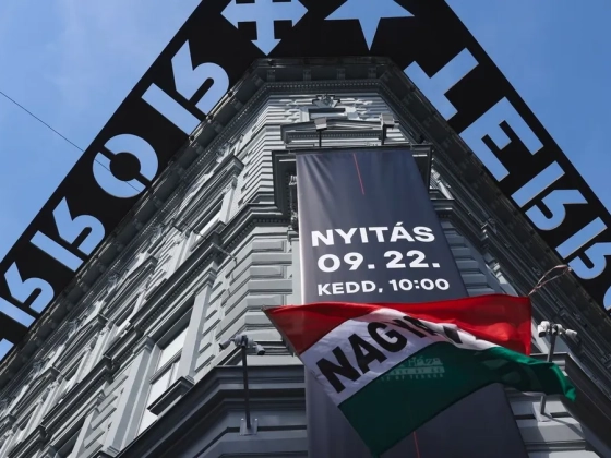 Utcára vonult a tömeg: így nézett ki a tüntetés a Terror Házánál - Galéria