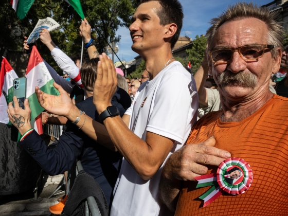 „Ha nem tetszik a Terror Háza, csináljanak maguknak egy másikat!” – Schmidt Máriáért tüntettek a fideszesek