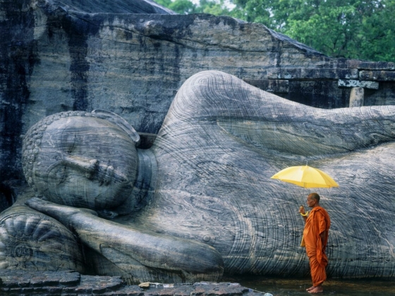 A Srí Lanka-i légierő buddhista szerzeteseket vetett be azért, hogy legyen végre eső