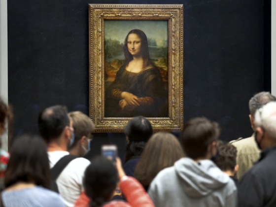 Újabb incidens a Louvre-ban: őrizetbe vették a Mona Lisa termében akciózó németeket